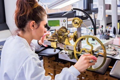 慢工細活、限量生產 百達翡麗締造錶界傳奇