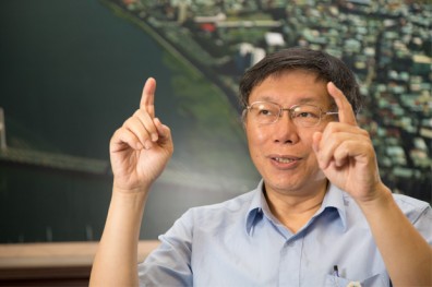 傅崐萁異軍突起 柯P鐵粉銳減