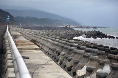 無止盡向大海丟錢 打造753公里「黃金」海岸
