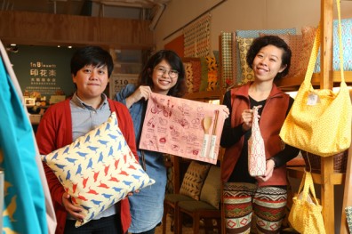 台灣八哥、小吃、古早味零食 躍然布上