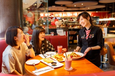 美式休閒餐飲始祖 TGI FRIDAYS 風靡半世紀