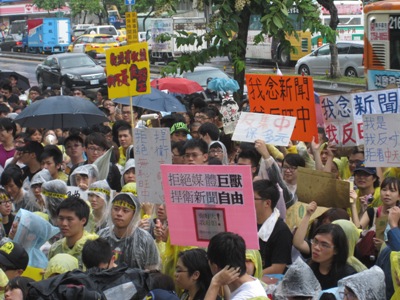 不畏風雨 學生集結表達反旺中訴求