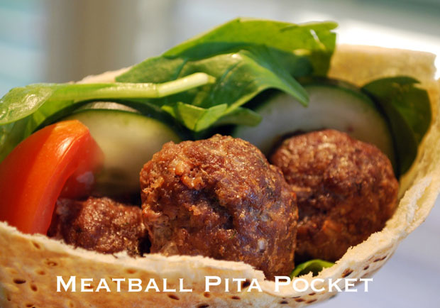 希臘風午餐輕食：肉丸口袋麵包 Meatball Pita Pockets