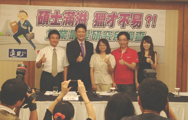 職場碩士滿溢 企業獵才不易