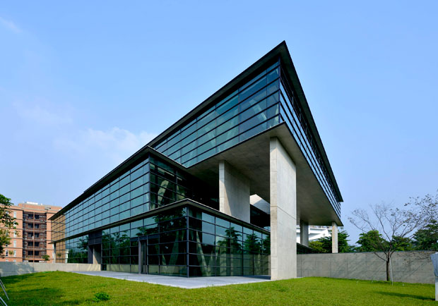 亞洲大學美術館：從原點出發，追求世界