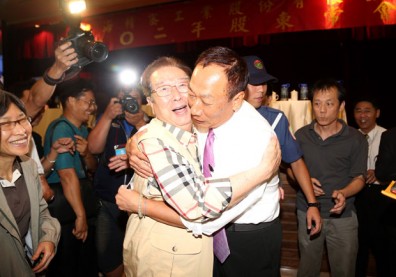 強調基本面佳，郭台銘：保證獲利超越去年