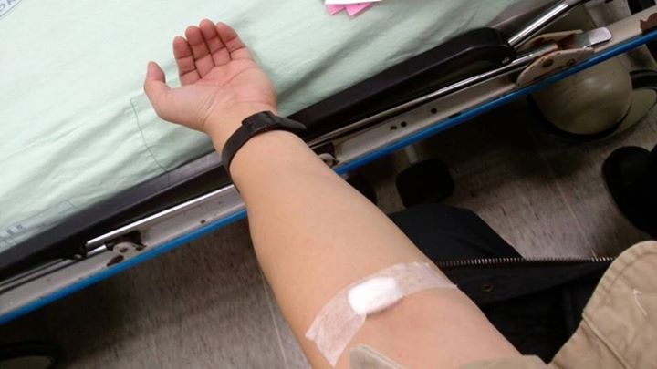 病人口冒鮮血，醫師害怕進行口對口人工呼吸怎麼辦？