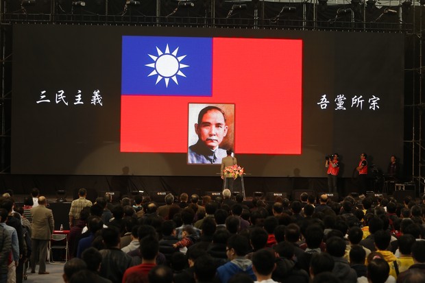 尾牙高唱國歌！鴻海宣布要「40不惑」