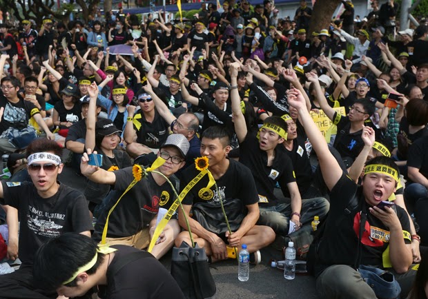 反不反服貿，台灣命運大不同！現在到底推倒了哪張骨牌？