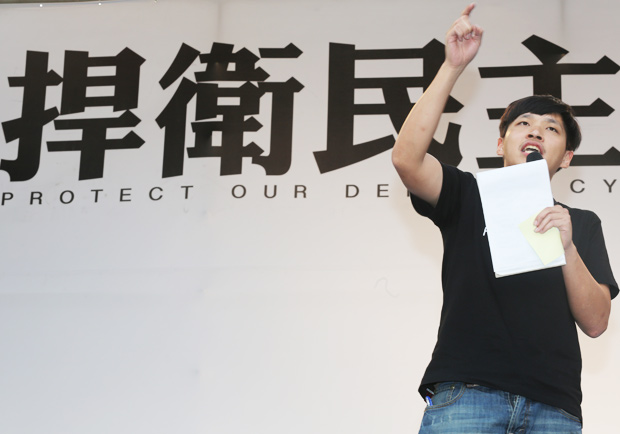 學生終於退出立法院，民主歡呼！？經濟哀鳴？！