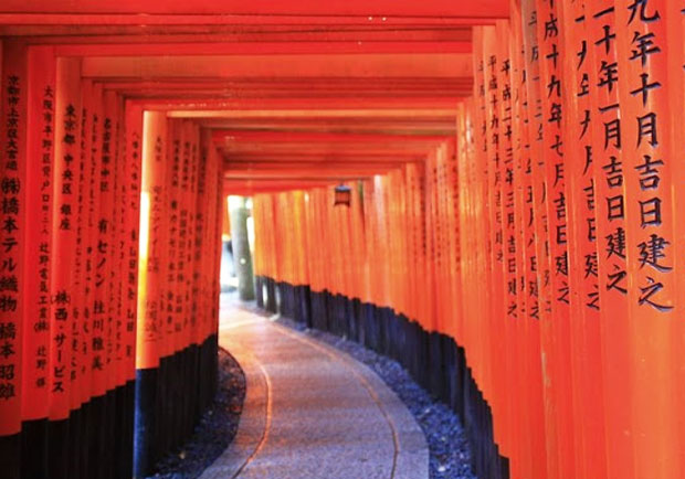 伏見稻荷大社 滿山的千本鳥居與狐狸傳說 小佳流浪旅行紀錄 遠見雜誌