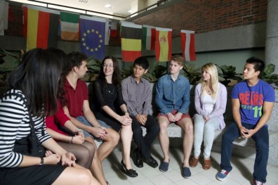 活動多、競爭小，台灣「大學高中化」