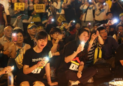 為「核」而戰！民眾陪伴林義雄守夜，千人響應