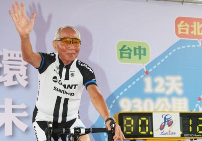 80標哥單車環台啟程，大喊一點都不老！
