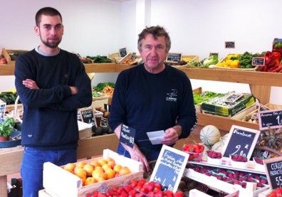 柑仔店的濃濃人情味！法國有機蔬果小店