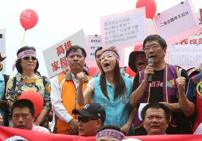 教改風波，誰之過？千人上街怒吼