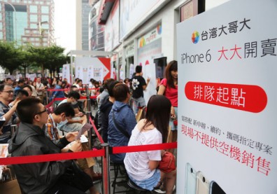 瘋iPhone6，有人排隊，也有人赴美跟著賺！