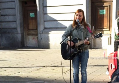 在比利時街頭，聽見追夢的歌聲