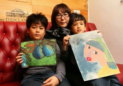 想像力不設限！9歲過動症圖文作家「迷路」有個外星媽媽