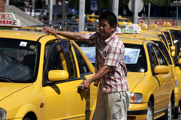 油價跌還漲車資？計程車恐面臨Uber嚴重衝擊！
