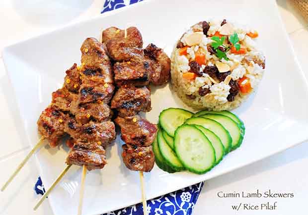 跟著舌尖去新疆：孜然烤羊肉串佐手抓飯
