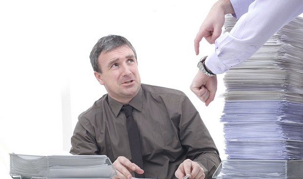 為何工時這麼長？調查顯示：爛老闆是問題根源！