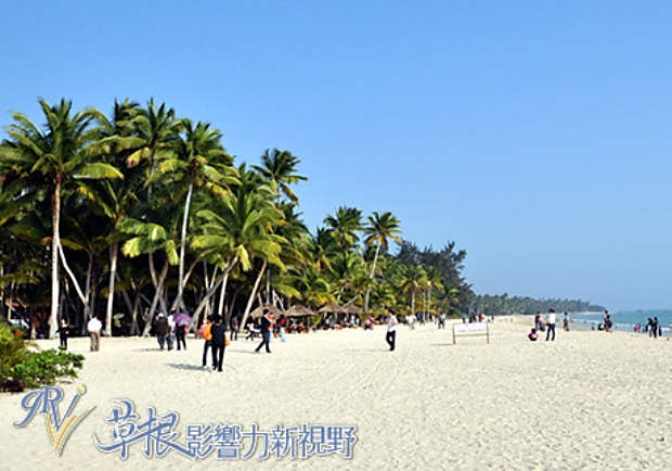 在海浪中享受悠閒時光！靜謐誘人的海南東郊椰林