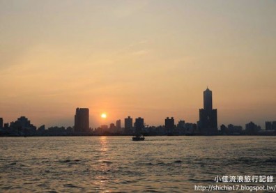 就是愛高雄！欣賞旗津港灣的悠閒日出