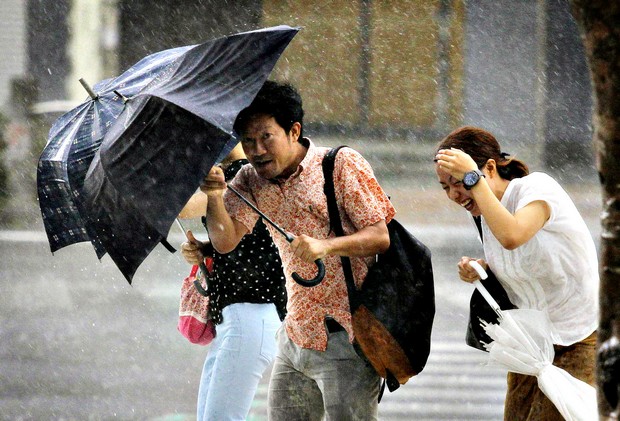 颱風假，為什麼服務業卻還是要照常上班？