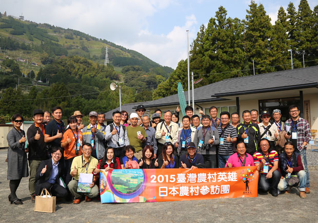 104年農村領航獎，12月1日30位獲獎農村英雄戴桂冠