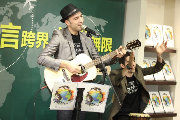 英國紳士用中文唱出台灣！完美結合音樂語言的前進樂團
