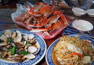 螃蟹季必訪！龜吼漁港漁夫市集挑蟹、從大海到餐桌，新鮮入口！
