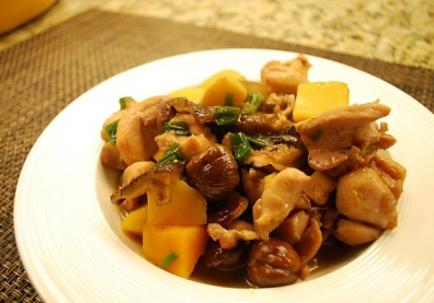 秋天食補剛剛好！甜甜鹹鹹好下飯的栗子燒雞