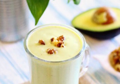 網友盛傳寶寶增重祕技！核桃酪梨牛奶