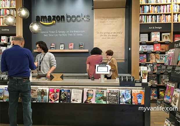 不輸台灣的誠品！拜訪亞馬遜第一家實體書店