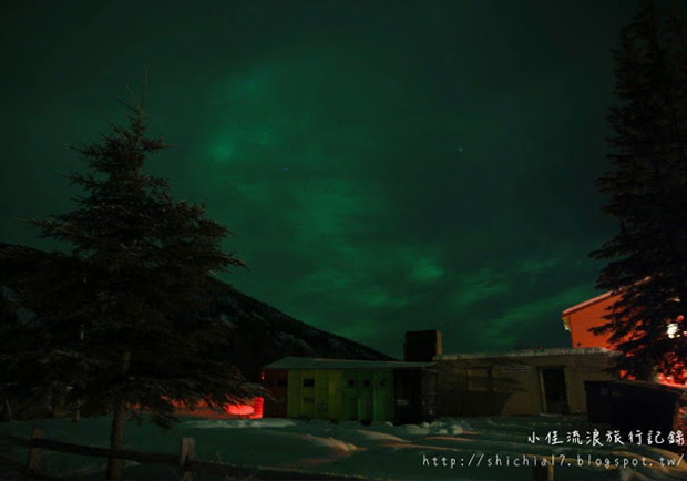 在珍娜溫泉看最美的極光show！雪中泡溫泉的獨特體驗