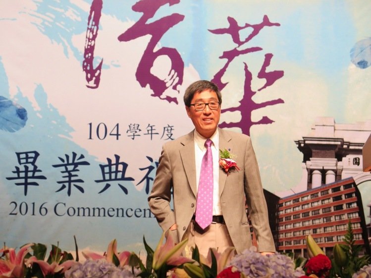 中研院士郭位：高教理盲 造就22K