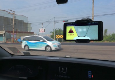 十字路口防碰撞 智慧交通更安全