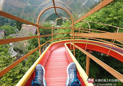 走進合掌村？不！現在流行從溜滑梯快速滑進童話世界