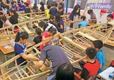 親手打造獨木舟，透過「動手」激發孩子主動學習