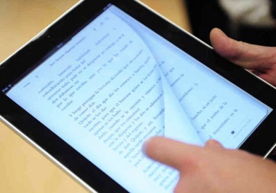 滑手機，該滑向電子書！