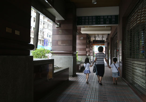 生而不平等的窮小孩與富小孩