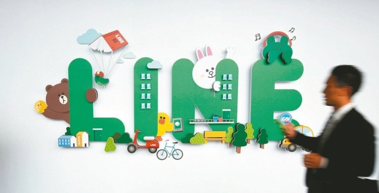 LINE下月美、日掛牌 挑戰臉書
