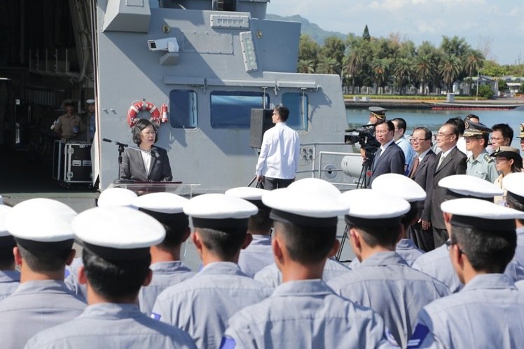 悍衛太平島主權 蔡總統登康定級軍艦宣示決心