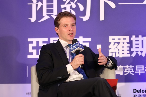 亞歷克羅斯：程式、跨領域、終身學習，是未來成功關鍵