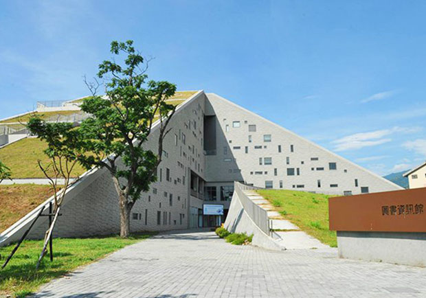 台灣不可錯過的金字塔景觀！夏日必訪的台東大學圖書館