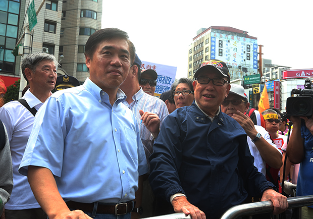 反對文革式改革！退役軍人上街，郝柏村現身