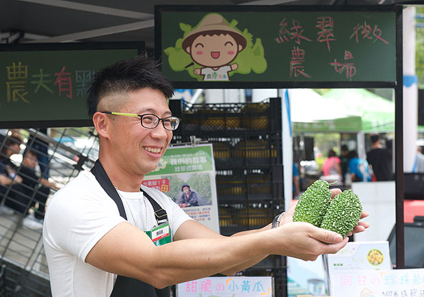 結合小農，國道服務區週末賣青菜