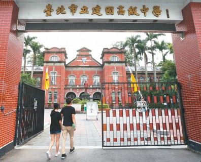 破天荒！ 百年建中將招女生