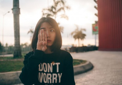 女性愛翻白眼？負面表情透露內心戲